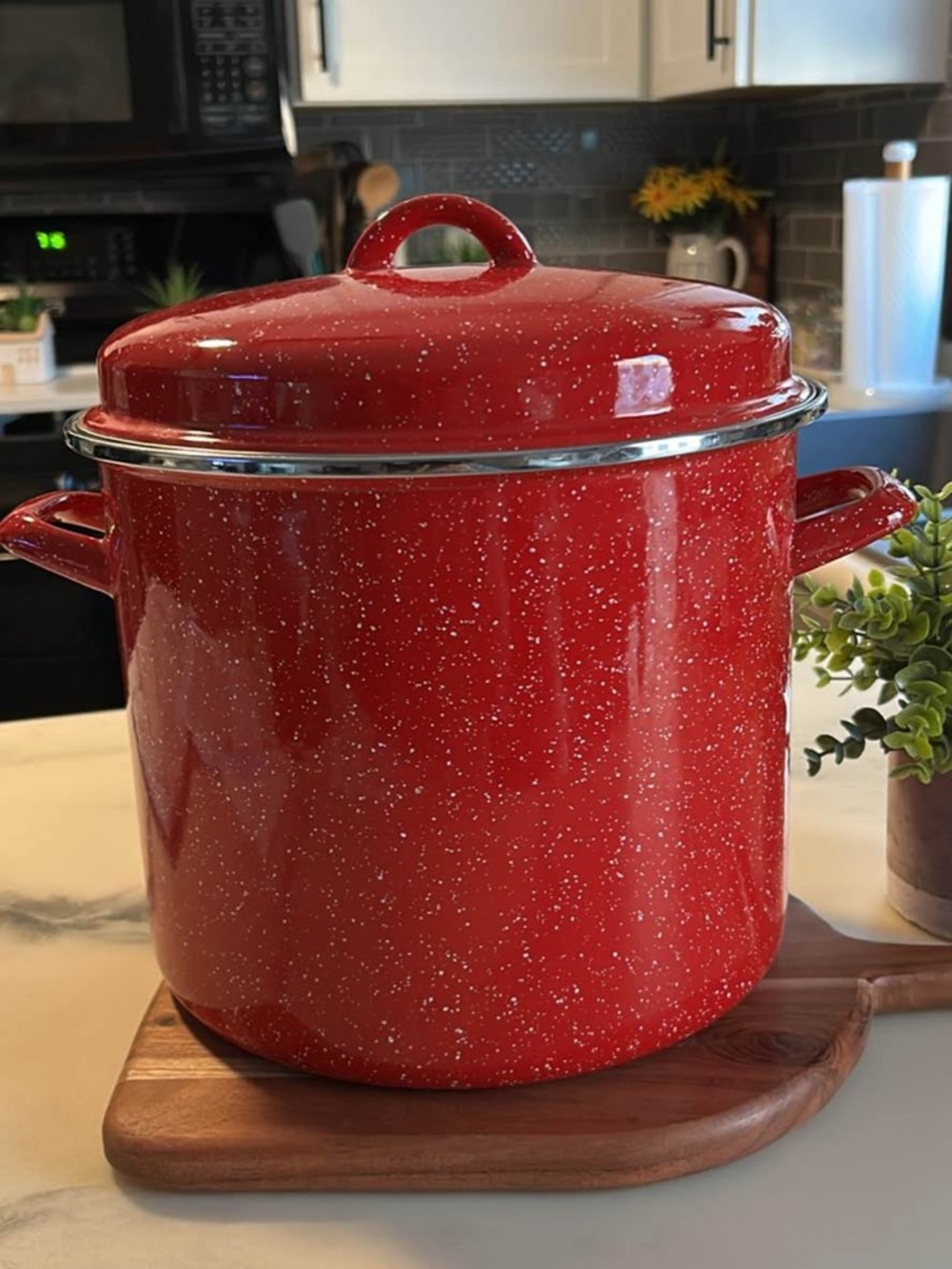Pioneer Women Red Speckled Enamel 12 Quart Pot with Lid - Classic Kitchen